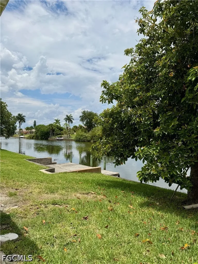 315 SE 20th Court Cape Coral FL 33990