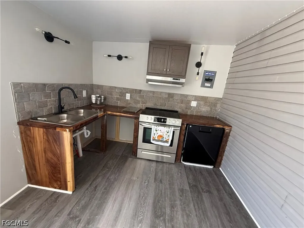 8165 Heck Drive North Fort Myers FL 33917