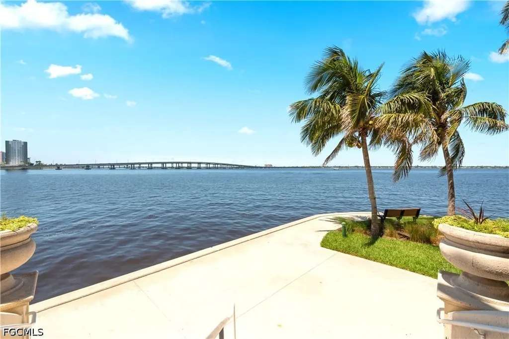 2743 1st Street Fort Myers FL 33916