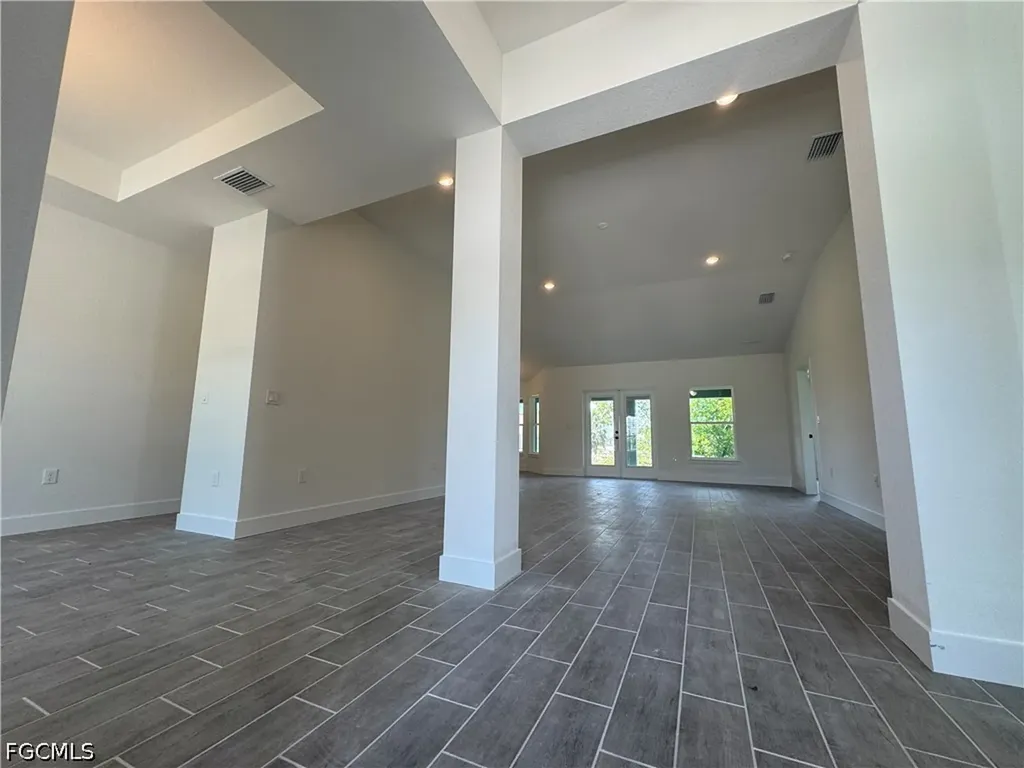 302 SE 1st Terrace Cape Coral FL 33990
