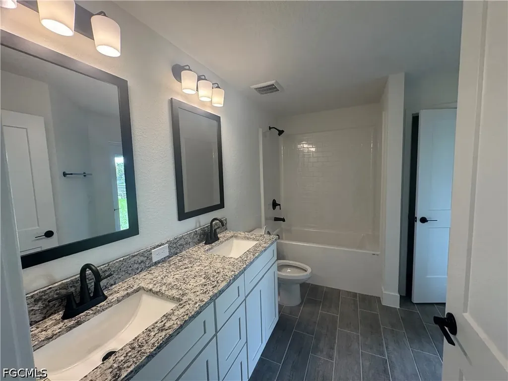 302 SE 1st Terrace Cape Coral FL 33990
