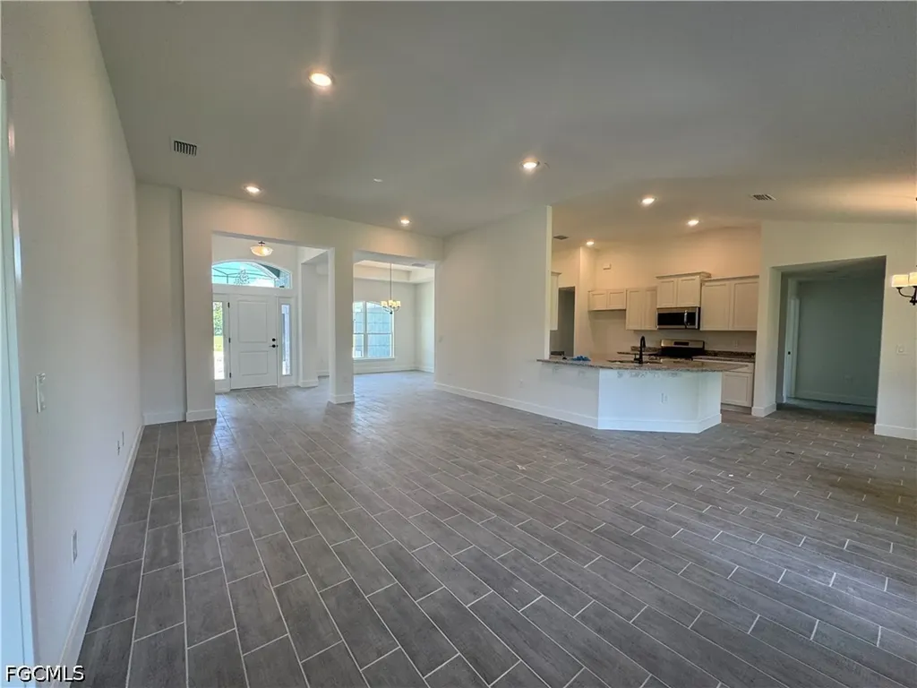 302 SE 1st Terrace Cape Coral FL 33990