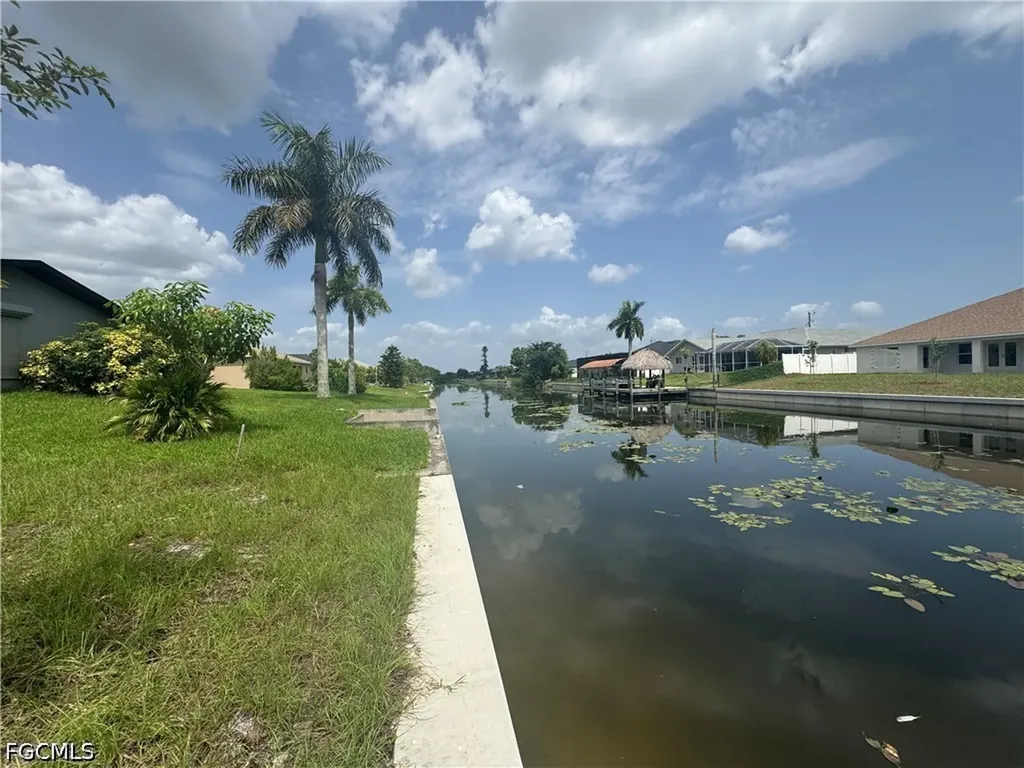 302 SE 1st Terrace Cape Coral FL 33990
