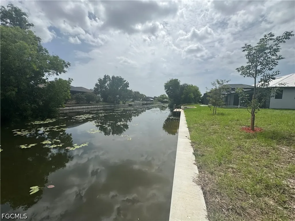302 SE 1st Terrace Cape Coral FL 33990
