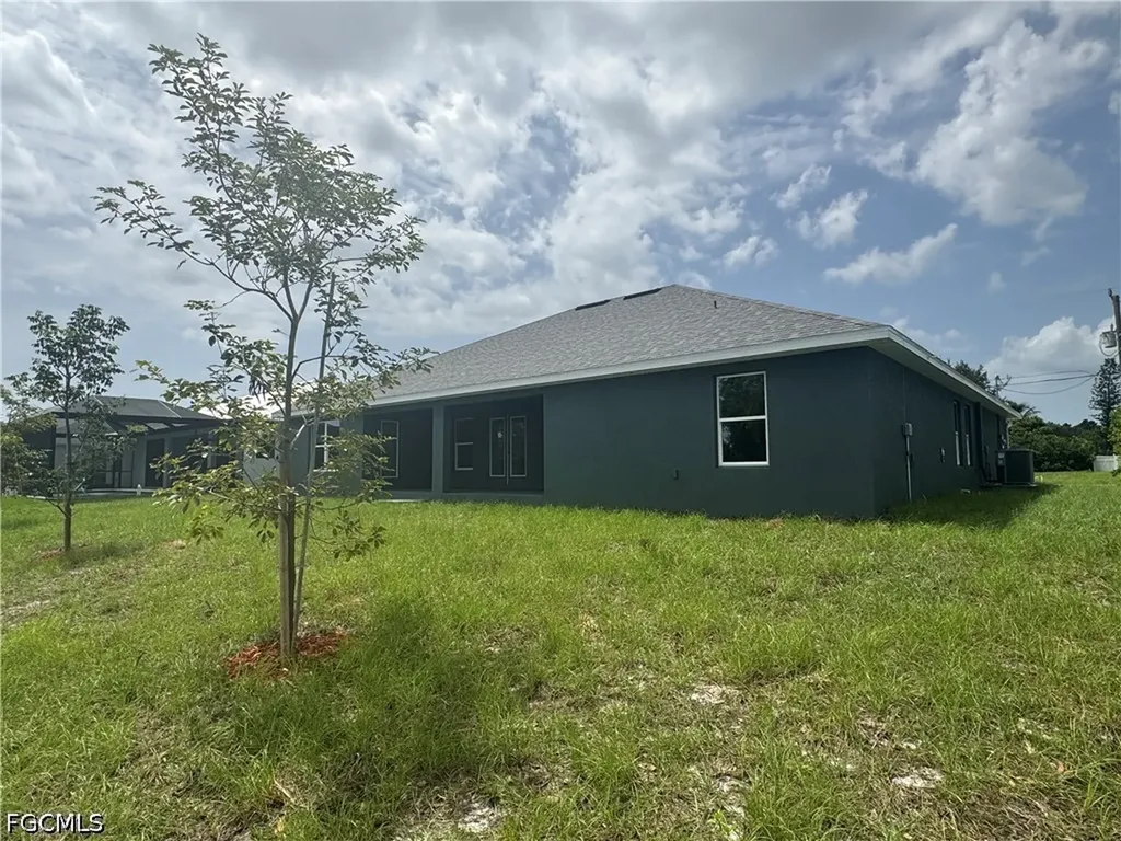 302 SE 1st Terrace Cape Coral FL 33990