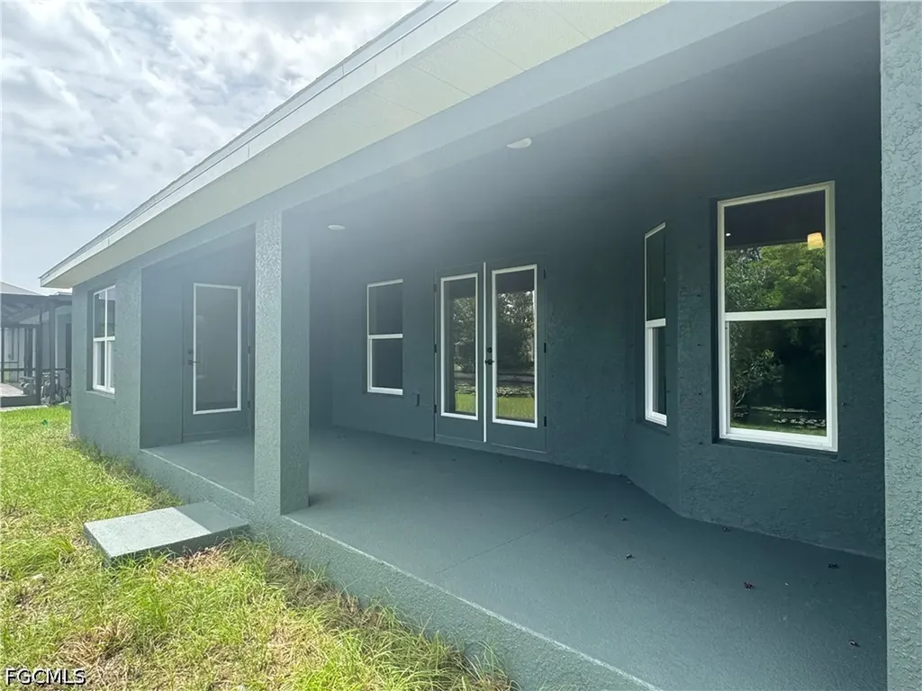 302 SE 1st Terrace Cape Coral FL 33990
