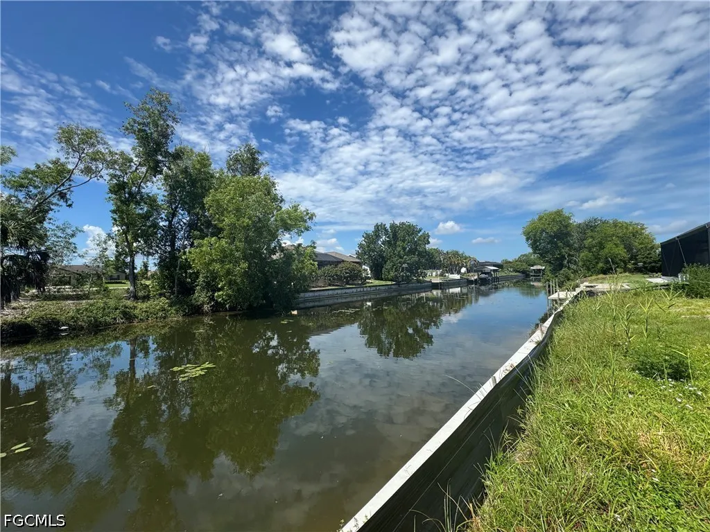 302 SE 1st Terrace Cape Coral FL 33990