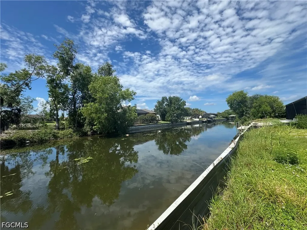 302 SE 1st Terrace Cape Coral FL 33990