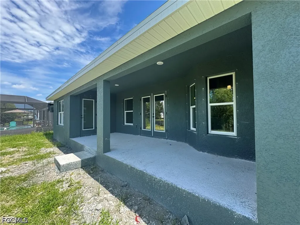 302 SE 1st Terrace Cape Coral FL 33990