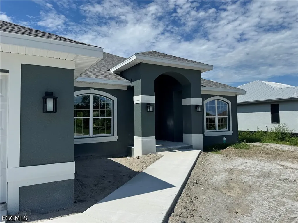302 SE 1st Terrace Cape Coral FL 33990