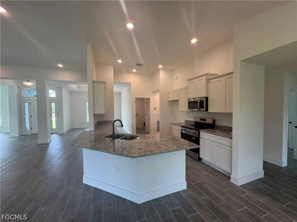 302 SE 1st Terrace Cape Coral FL 33990
