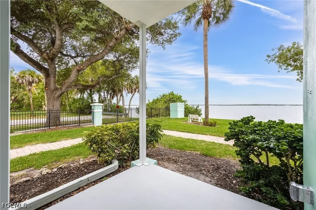3225 E Riverside Drive Fort Myers FL 33916
