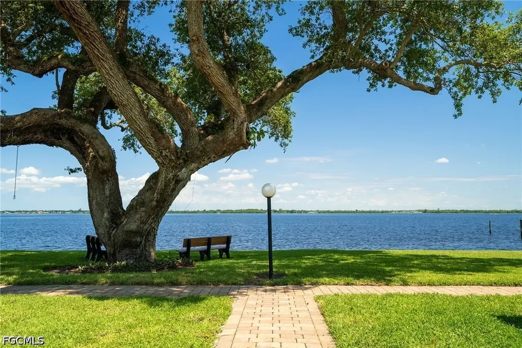 3225 E Riverside Drive Fort Myers FL 33916
