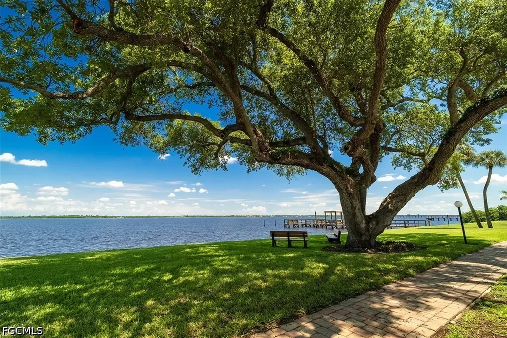 3225 E Riverside Drive Fort Myers FL 33916