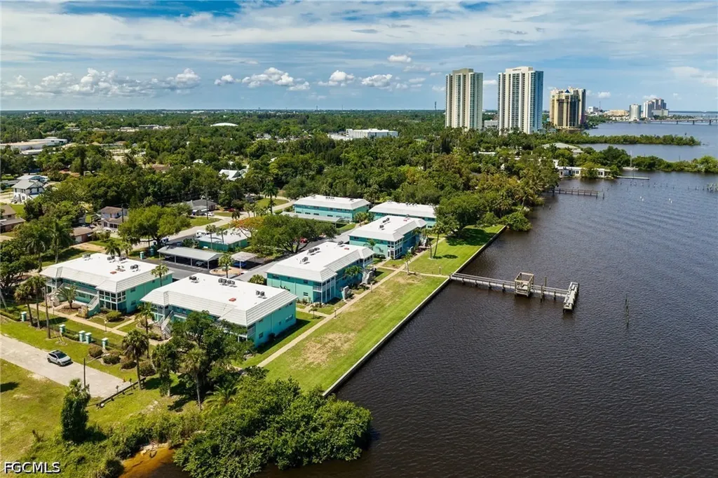 3225 E Riverside Drive Fort Myers FL 33916