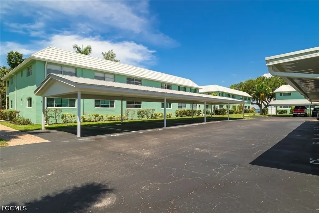 3225 E Riverside Drive Fort Myers FL 33916