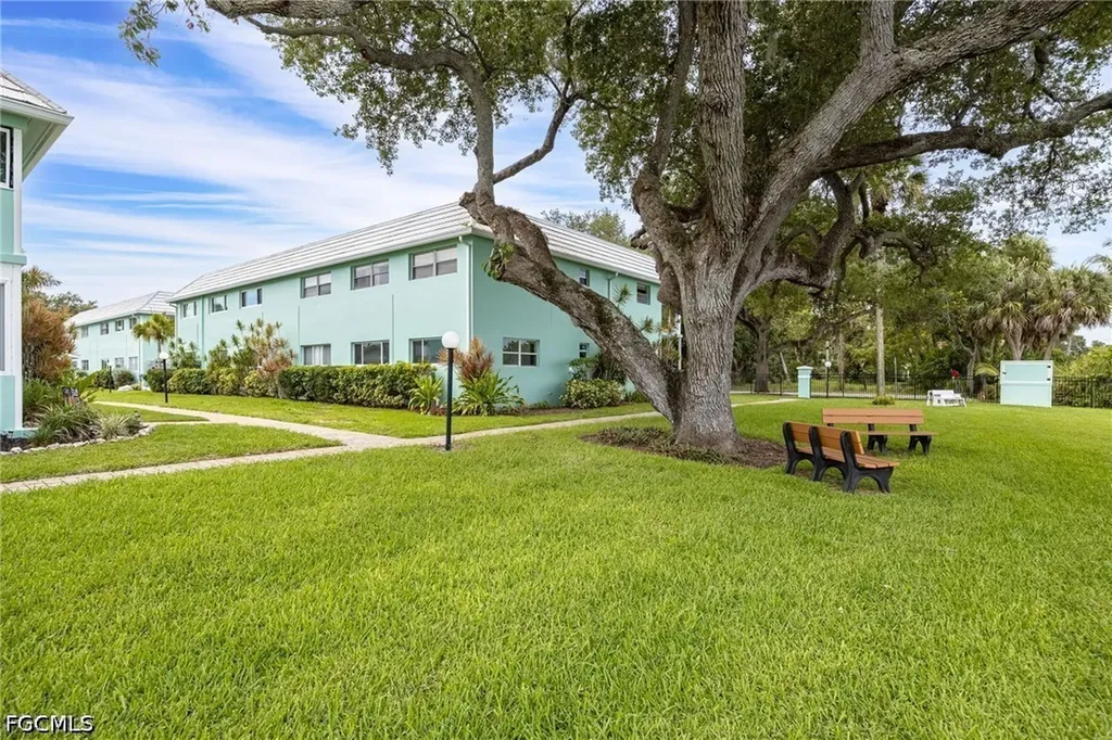3225 E Riverside Drive Fort Myers FL 33916