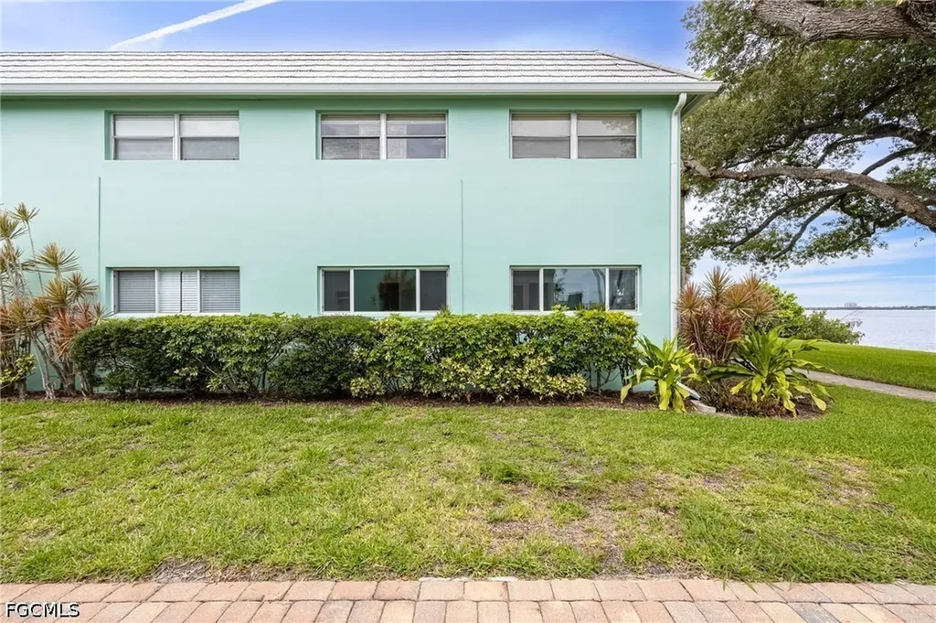 3225 E Riverside Drive Fort Myers FL 33916