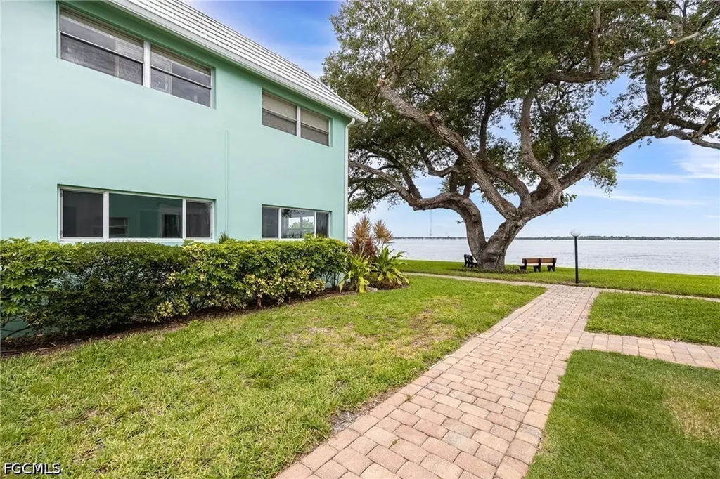 3225 E Riverside Drive Fort Myers FL 33916