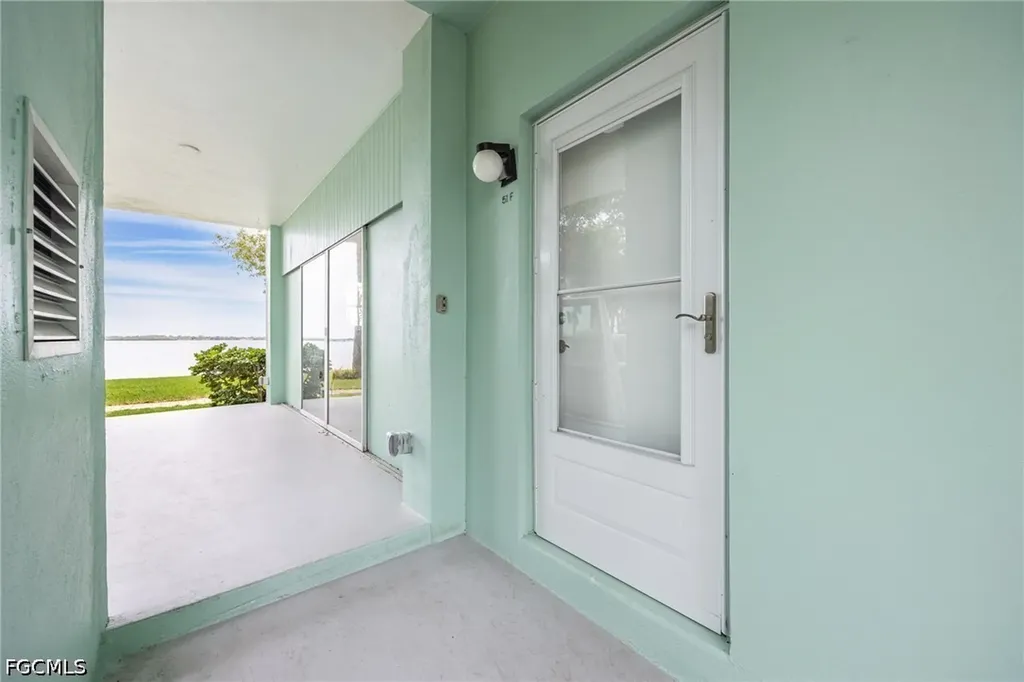 3225 E Riverside Drive Fort Myers FL 33916
