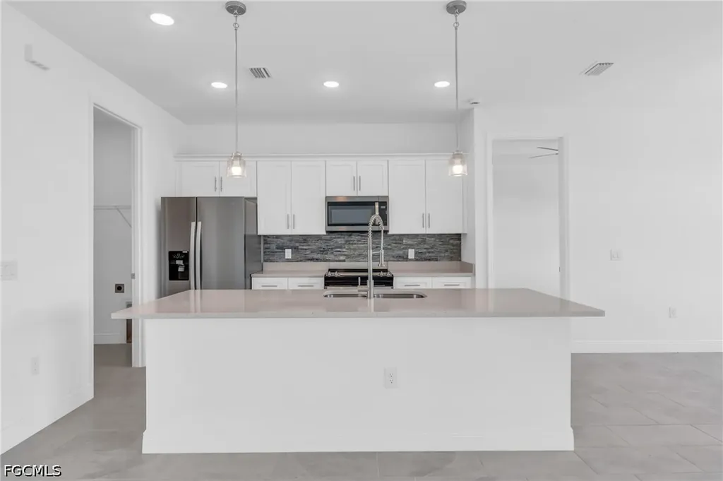 526 NW 9th Street Cape Coral FL 33993