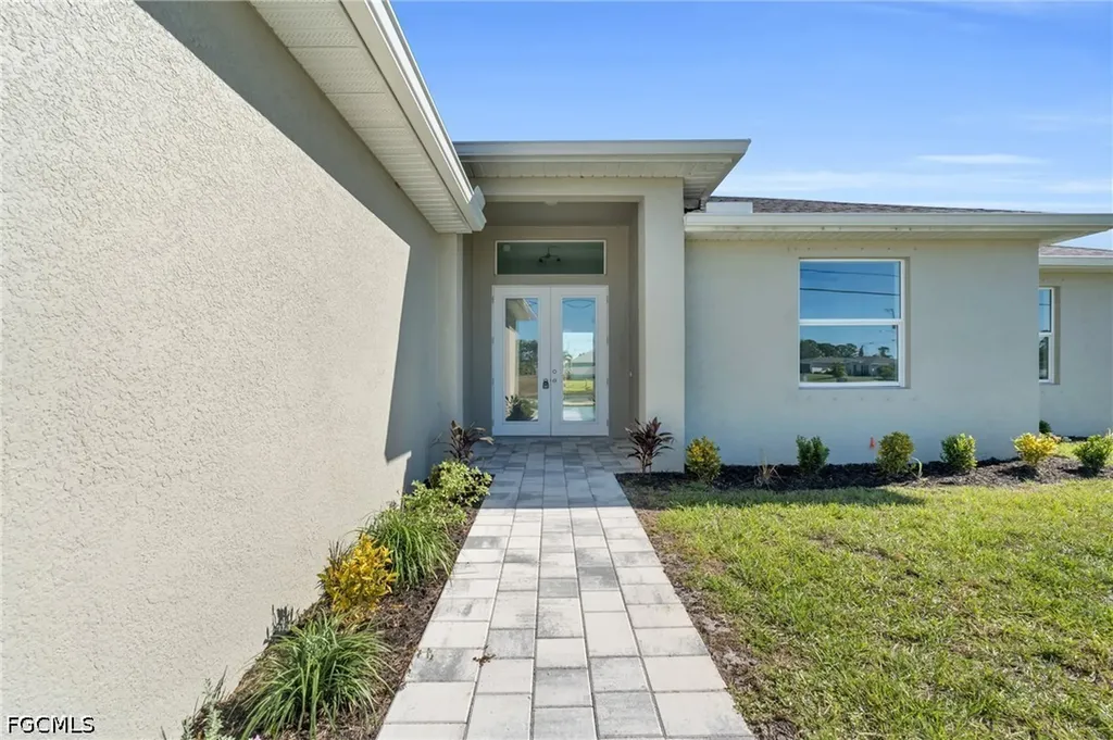 526 NW 9th Street Cape Coral FL 33993