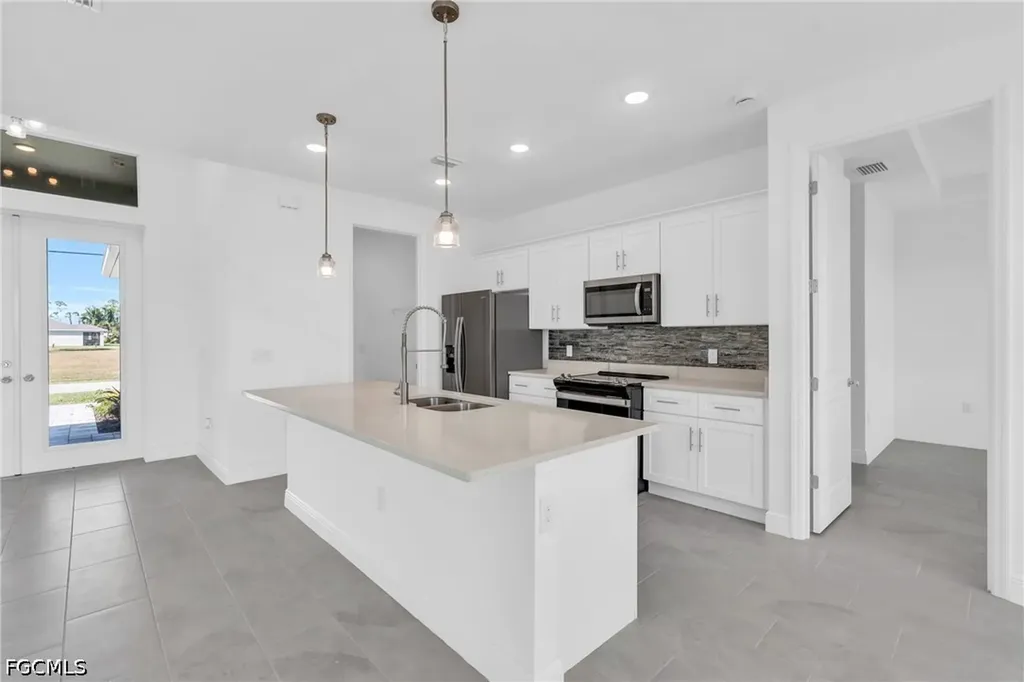 526 NW 9th Street Cape Coral FL 33993