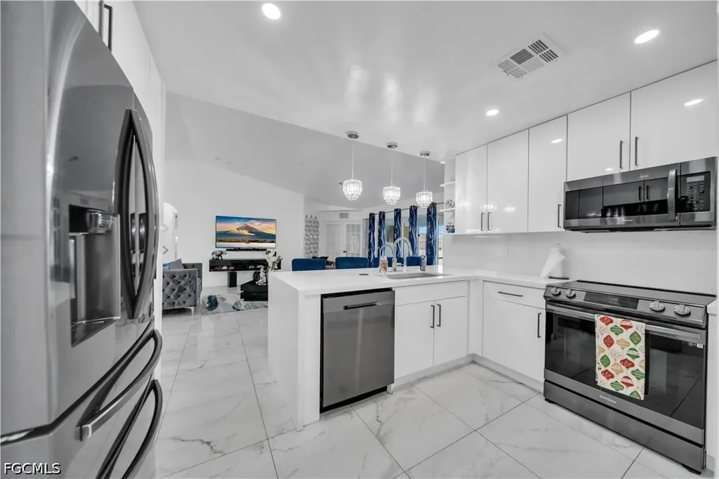 3902 3rd Street SW Lehigh Acres FL 33976