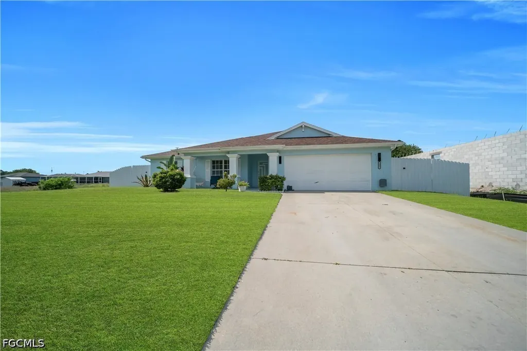 3902 3rd Street SW Lehigh Acres FL 33976