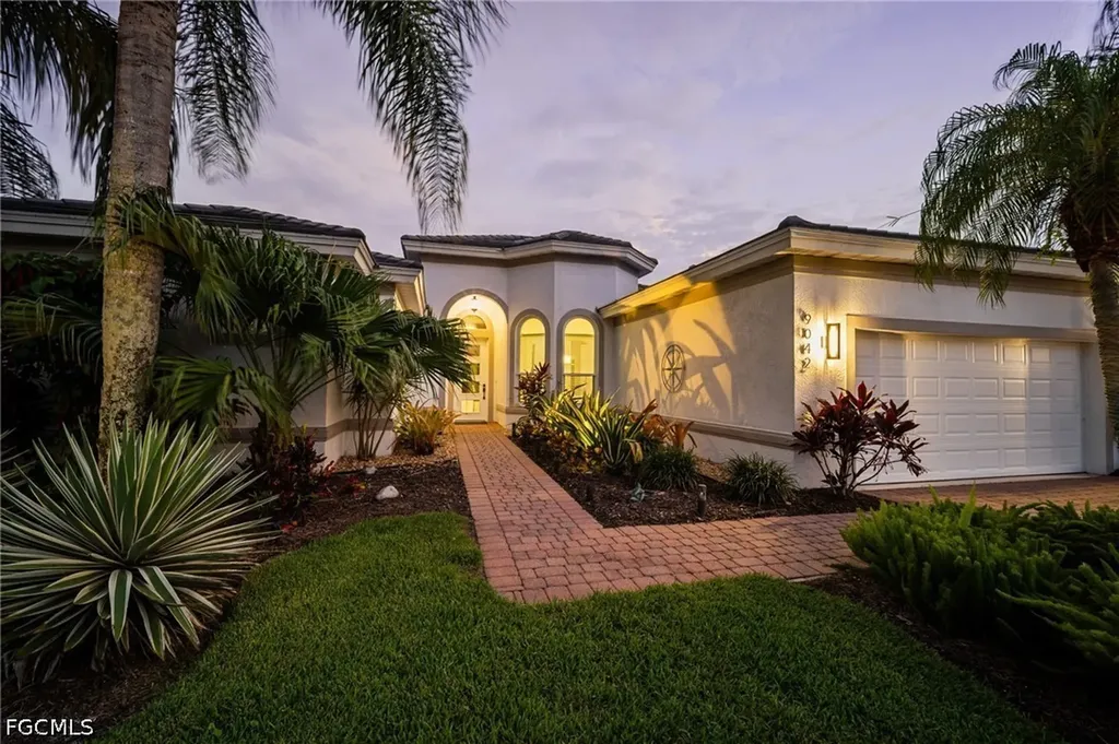 9042 Bronco Court Naples FL 34113