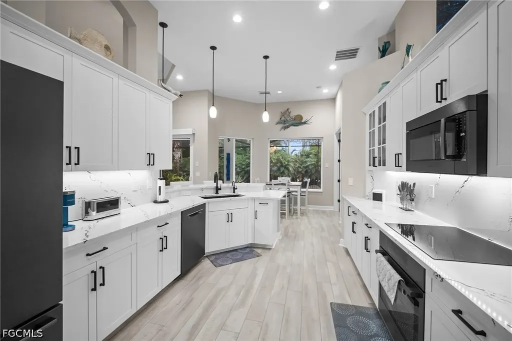 9042 Bronco Court Naples FL 34113