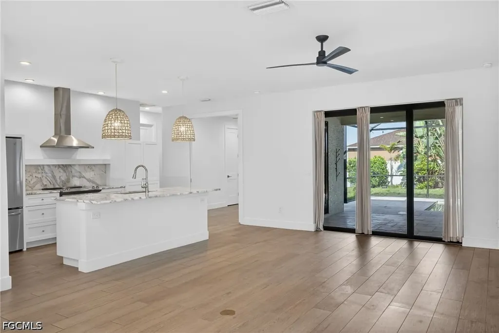 1218 SW 9th Court Cape Coral FL 33991
