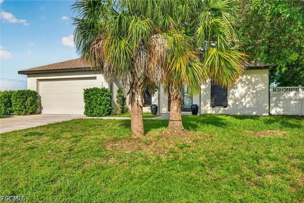1218 SW 9th Court Cape Coral FL 33991