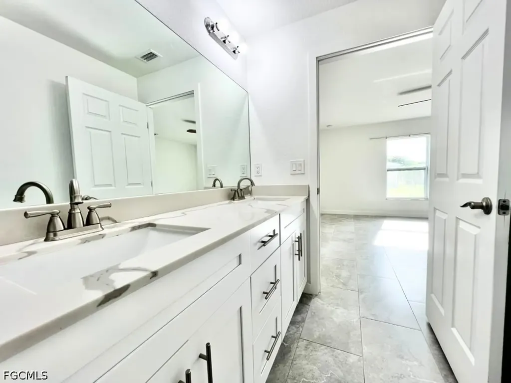4622 SW 7th Place Cape Coral FL 33914