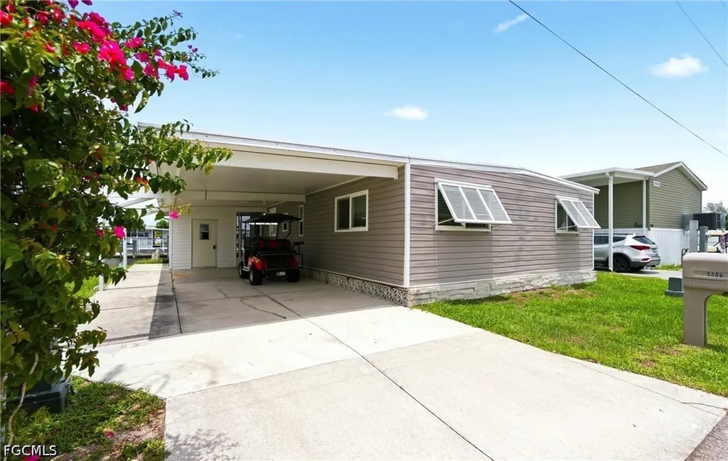 5509 Sir Walter Way North Fort Myers FL 33917