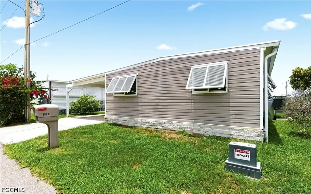 5509 Sir Walter Way North Fort Myers FL 33917