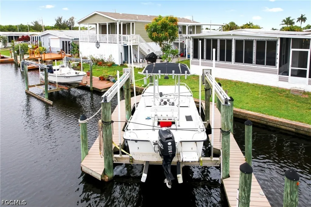 5509 Sir Walter Way North Fort Myers FL 33917
