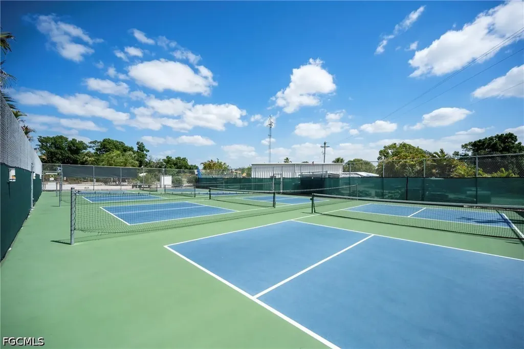5509 Sir Walter Way North Fort Myers FL 33917
