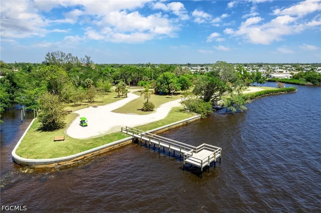 5509 Sir Walter Way North Fort Myers FL 33917