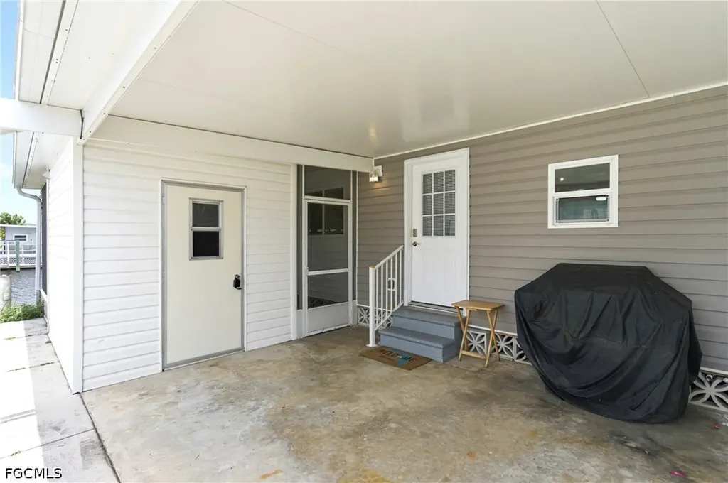 5509 Sir Walter Way North Fort Myers FL 33917
