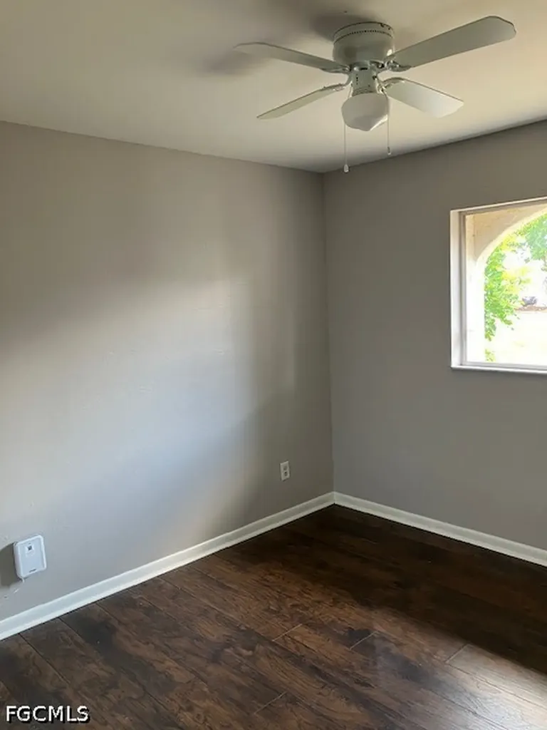 30 SE 24th Avenue Cape Coral FL 33990