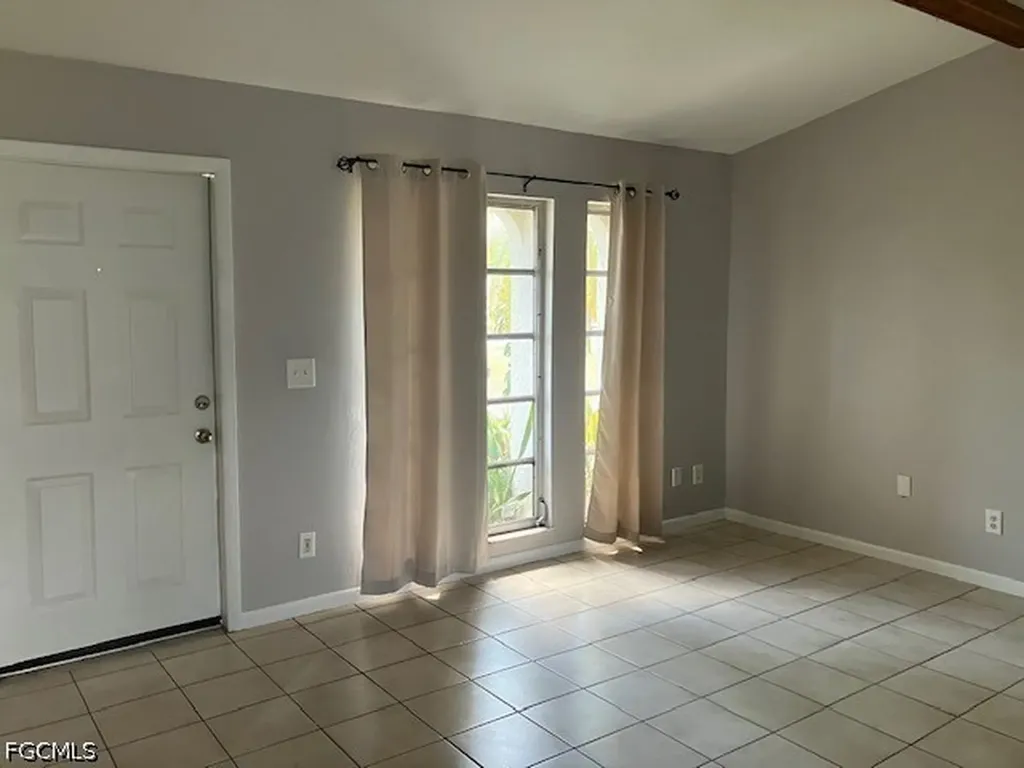 30 SE 24th Avenue Cape Coral FL 33990