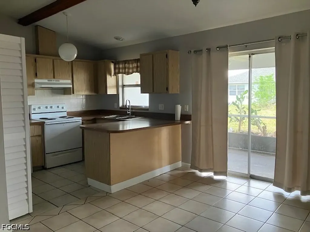 30 SE 24th Avenue Cape Coral FL 33990