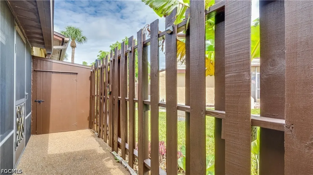 1220 SE 6th Terrace Cape Coral FL 33990