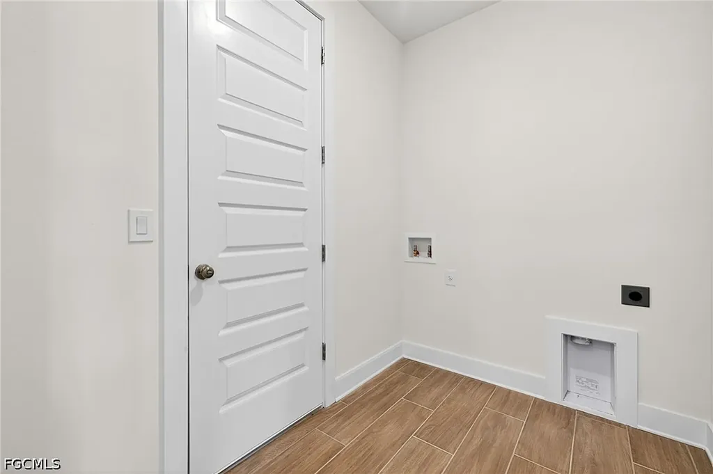 3033 SW 11th Place Cape Coral FL 33914