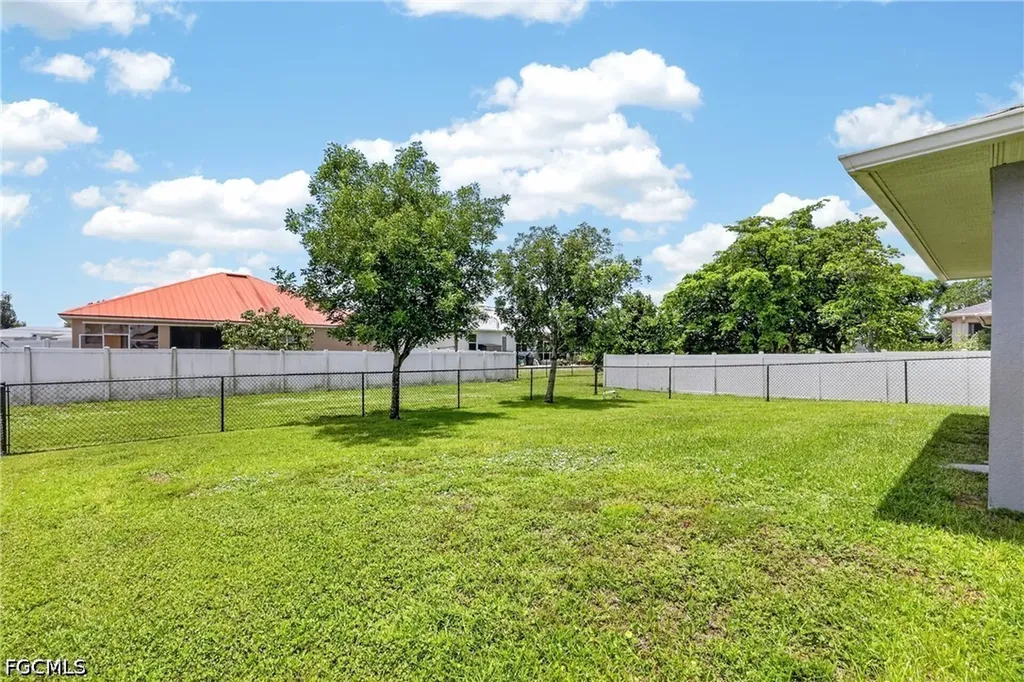 1904 NW Embers Terrace Cape Coral FL 33993