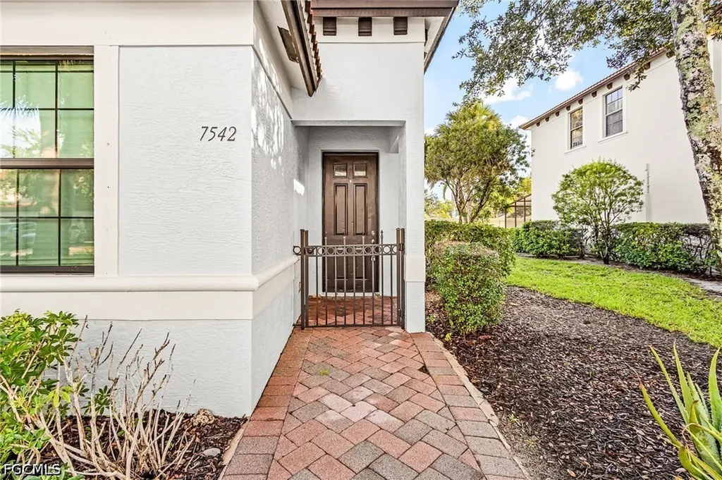 7542 Bristol Circle Naples FL 34120