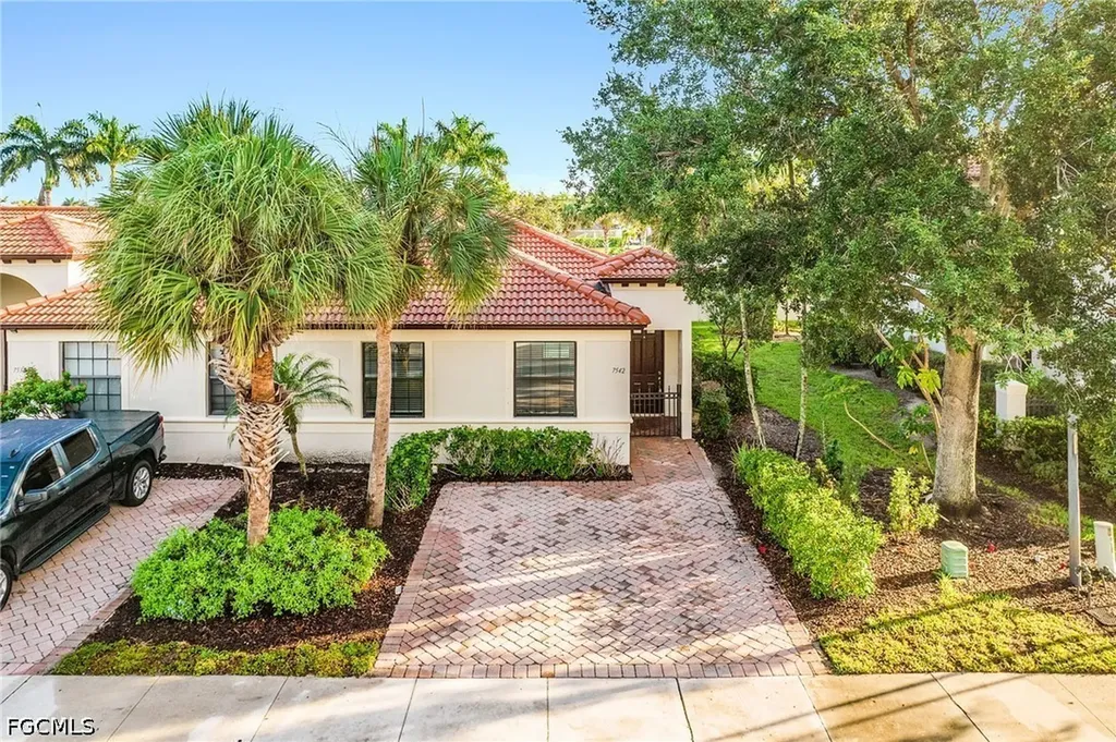 7542 Bristol Circle Naples FL 34120