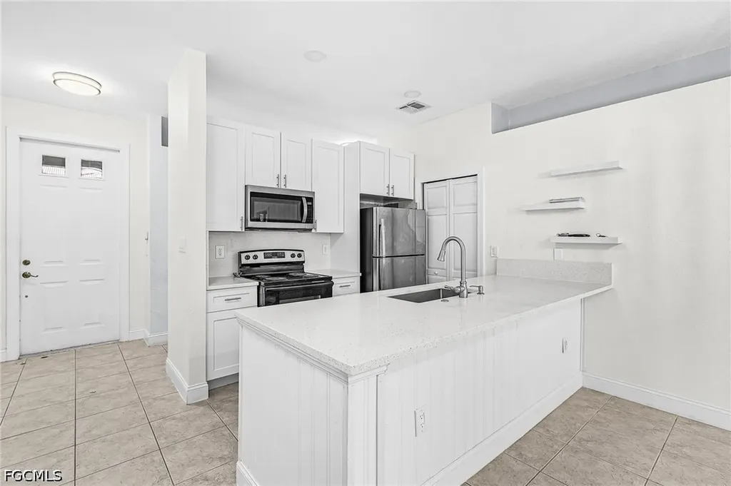 7542 Bristol Circle Naples FL 34120