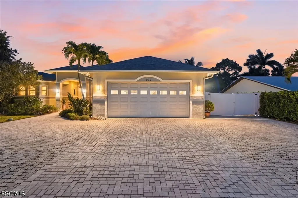 326 Cypress Way W Naples FL 34110